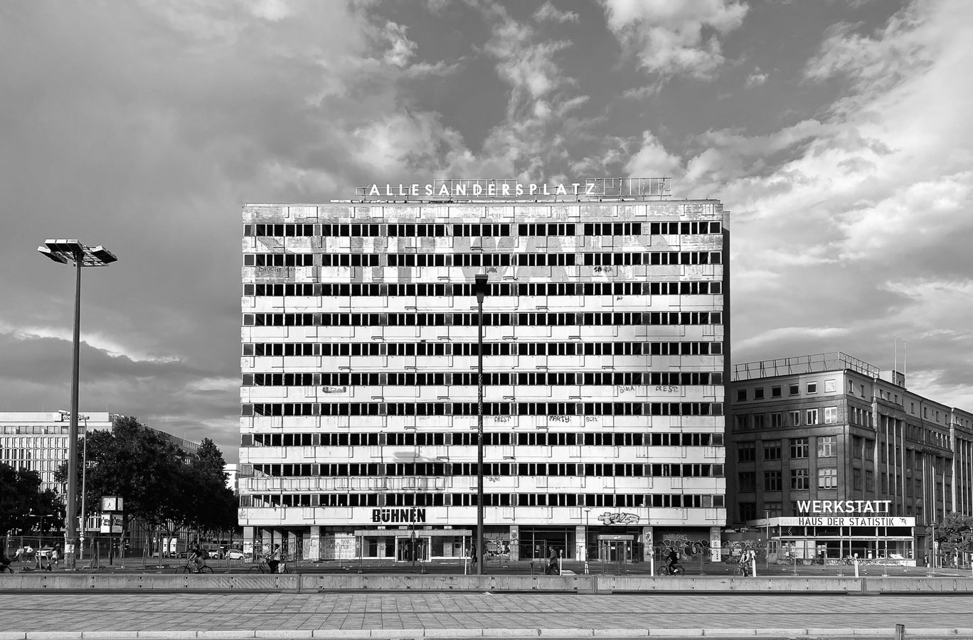 Bernd Rathjen | „Allesandersplatz“, Berlin 2021, 90 x 60 cm