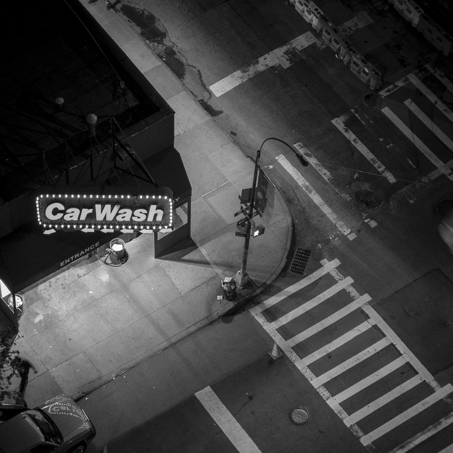 Bernd Rathjen | „Carwash – View from Ralph‘s Rooftop“, New York City 2019, 30 x 30 cm